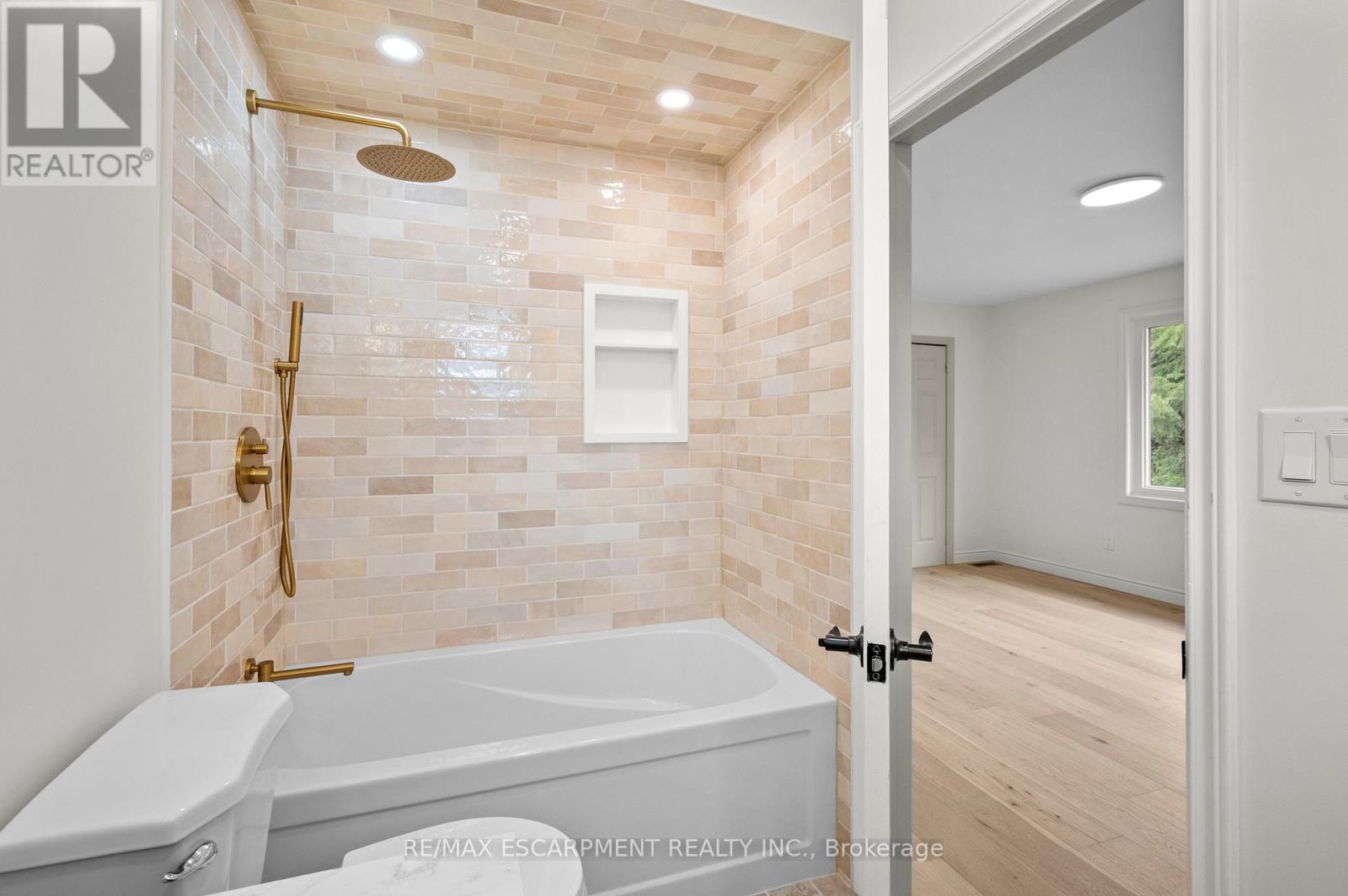 Photo 29 of 31 Inglewood Place, Whitby ON