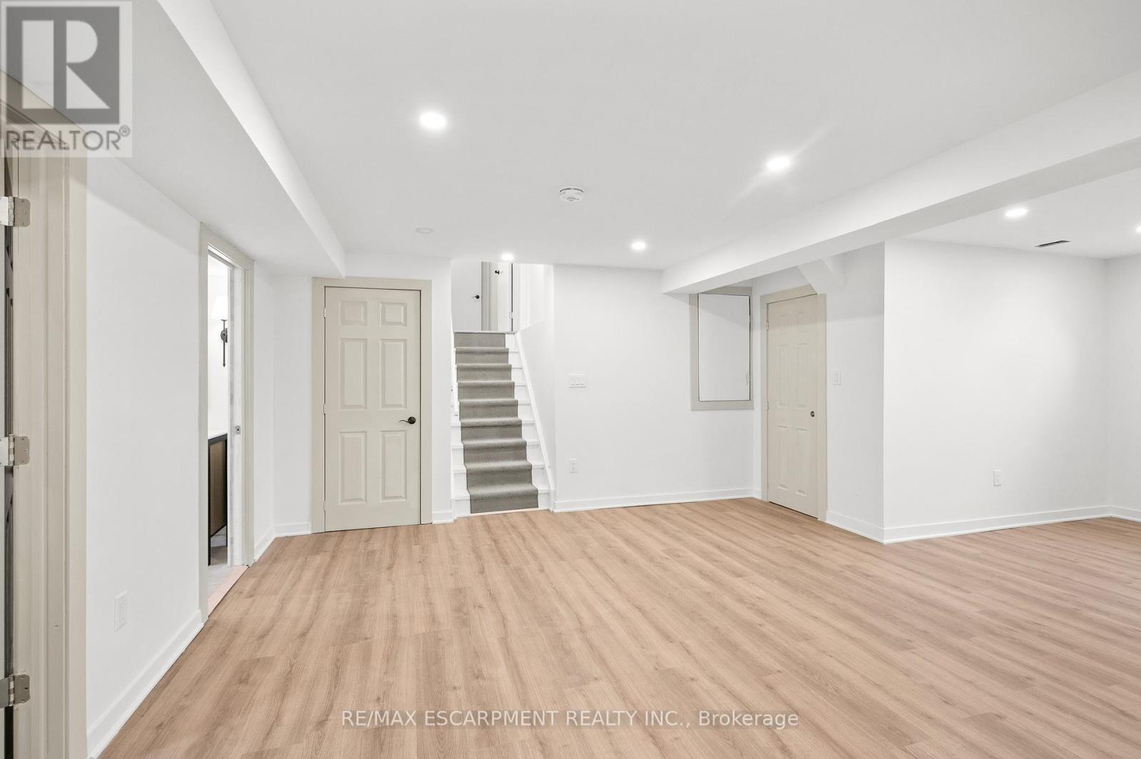 Photo 15 of 31 Inglewood Place, Whitby ON