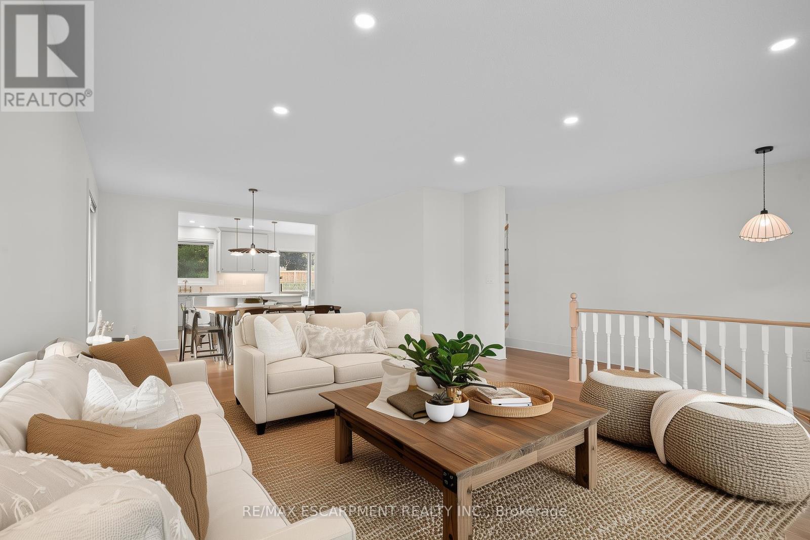 Photo 6 of 31 Inglewood Place, Whitby ON