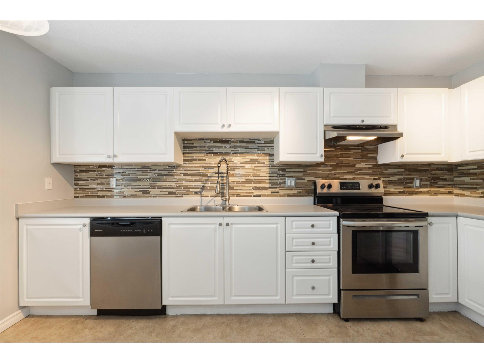 Photo 9 of 303 5499 203 Street, Langley BC