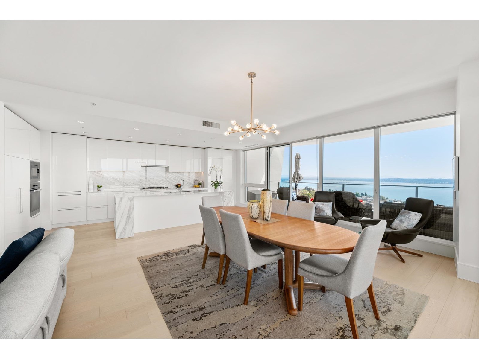 1601 1500 MARTIN STREET, White Rock