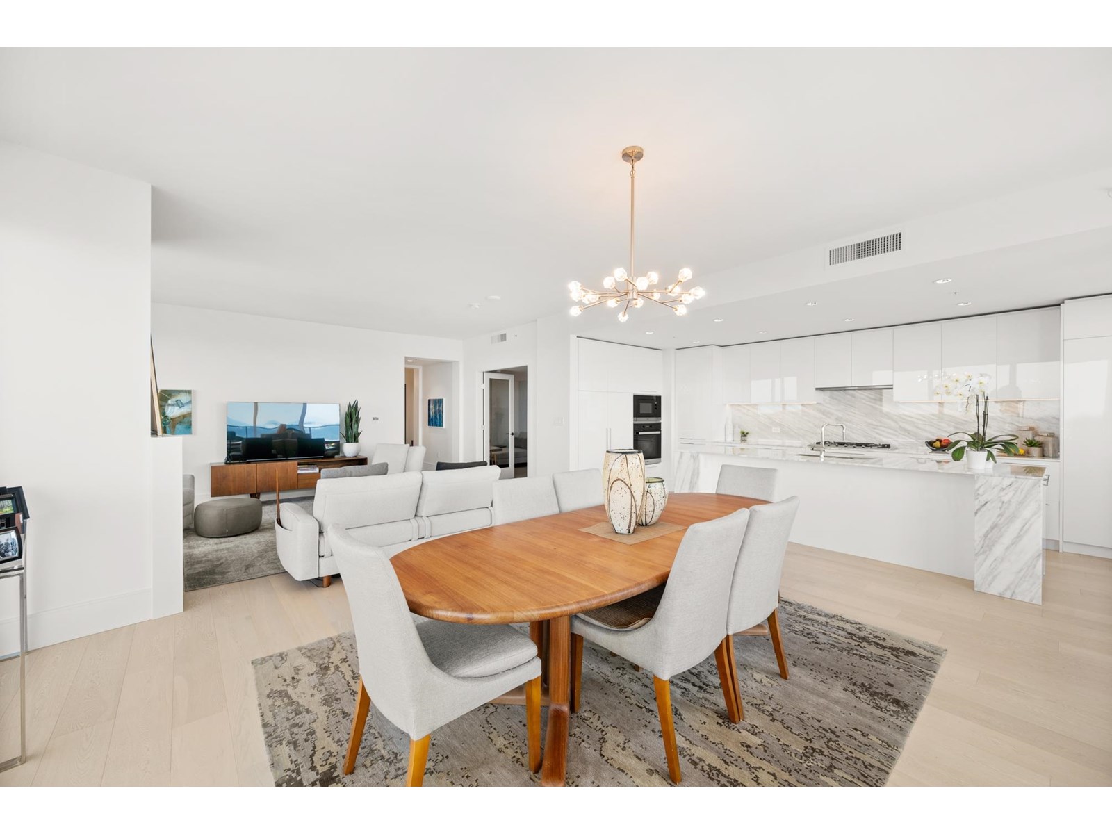 1601 1500 MARTIN STREET, White Rock