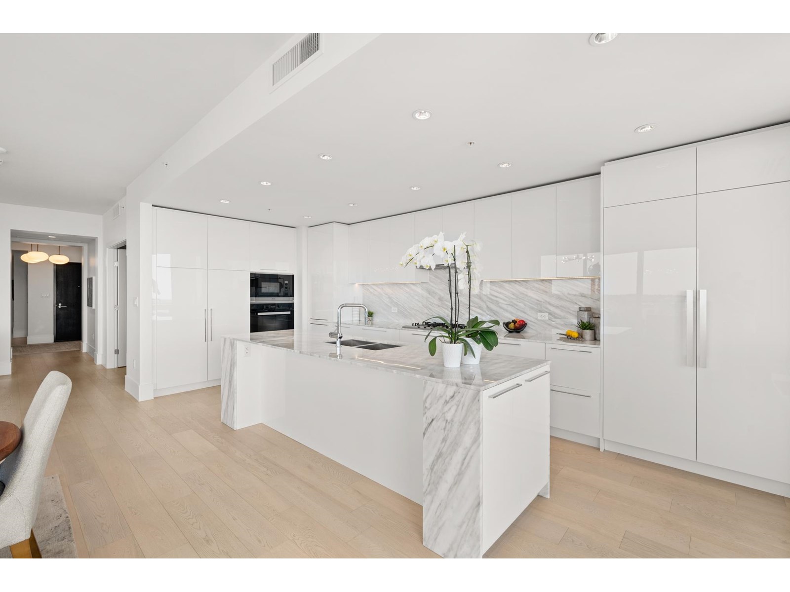 1601 1500 MARTIN STREET, White Rock