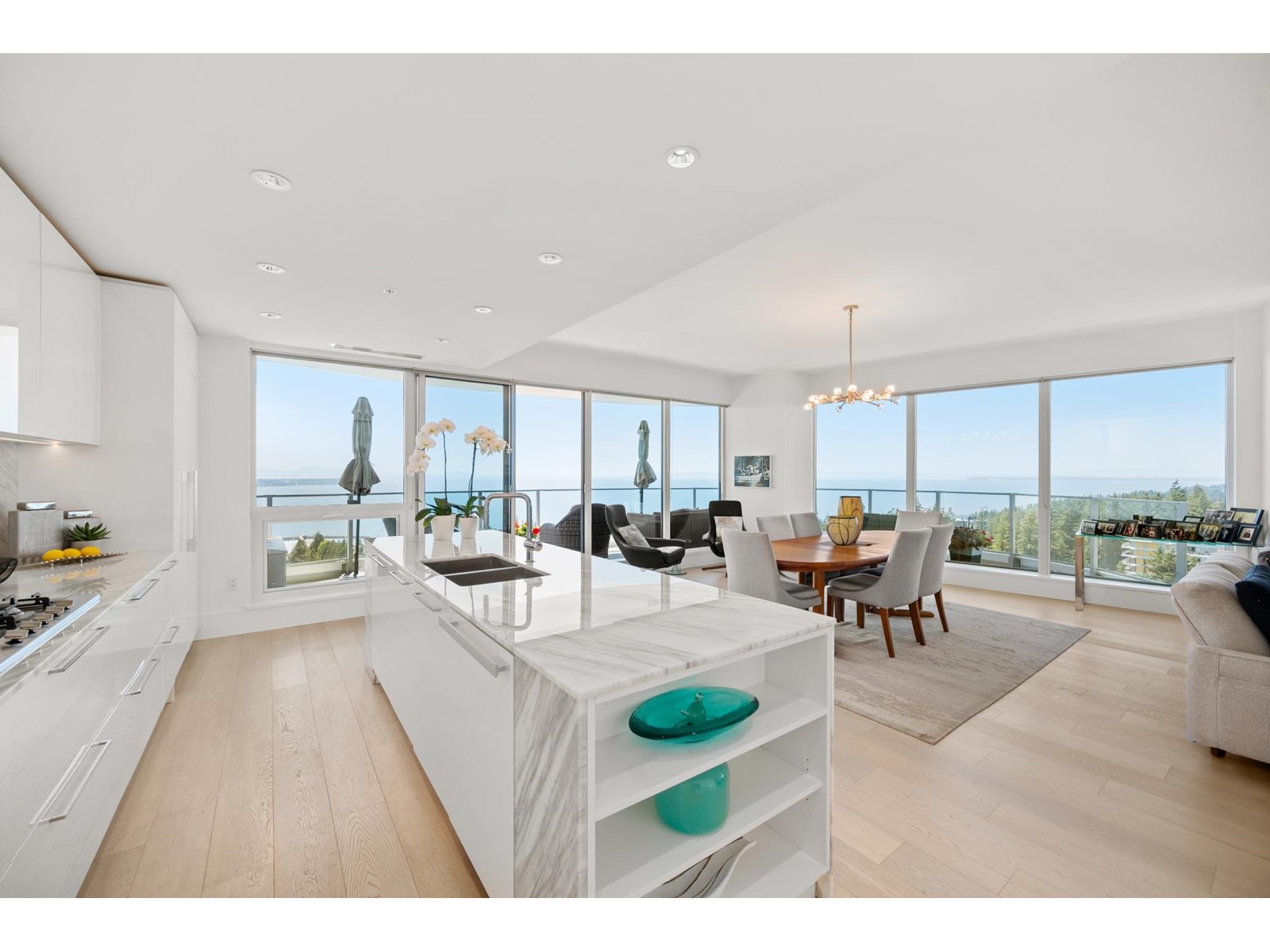 1601 1500 MARTIN STREET, White Rock