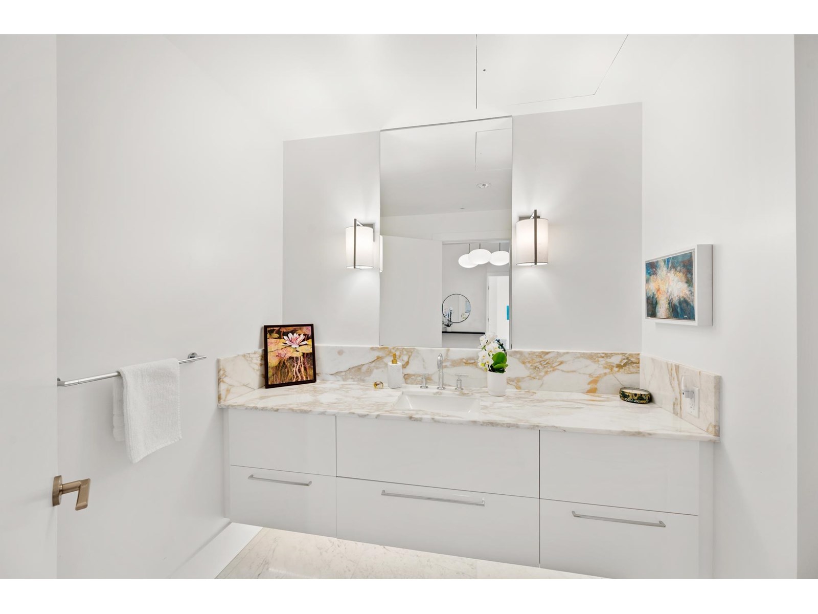 1601 1500 MARTIN STREET, White Rock