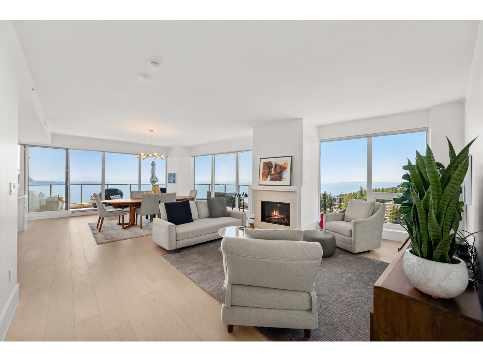 1601 1500 MARTIN STREET, White Rock