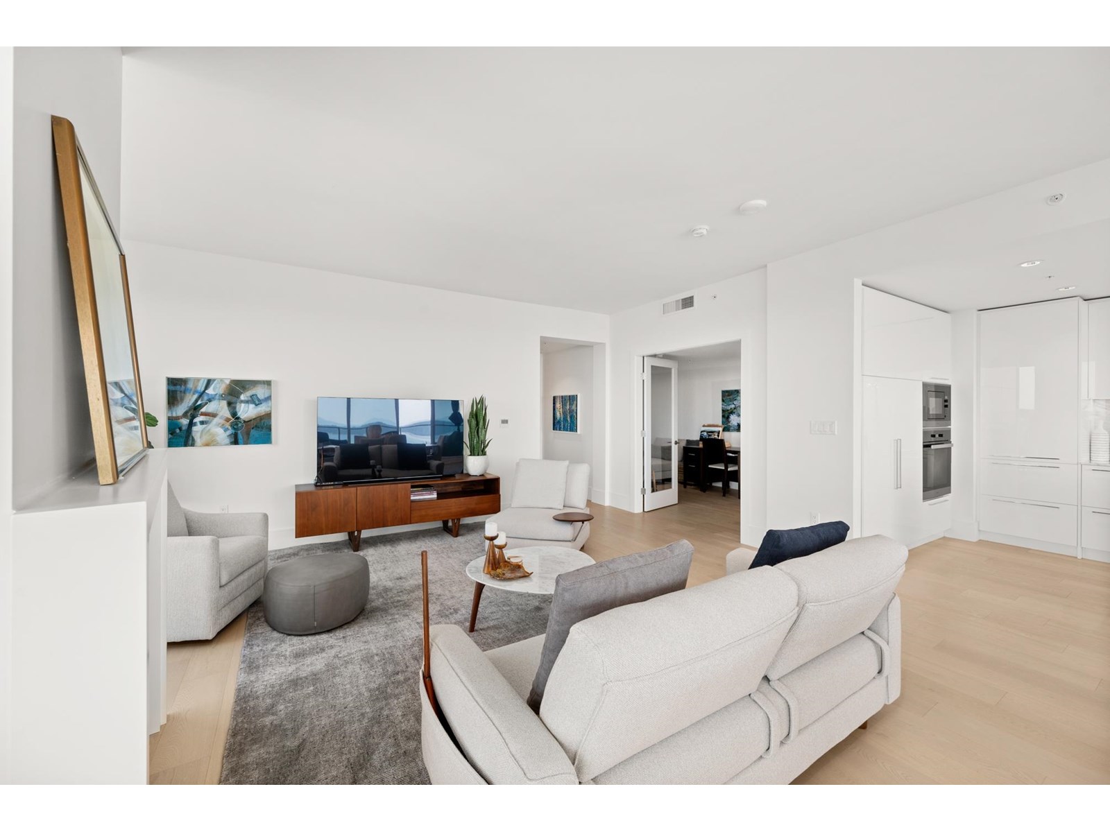 1601 1500 MARTIN STREET, White Rock