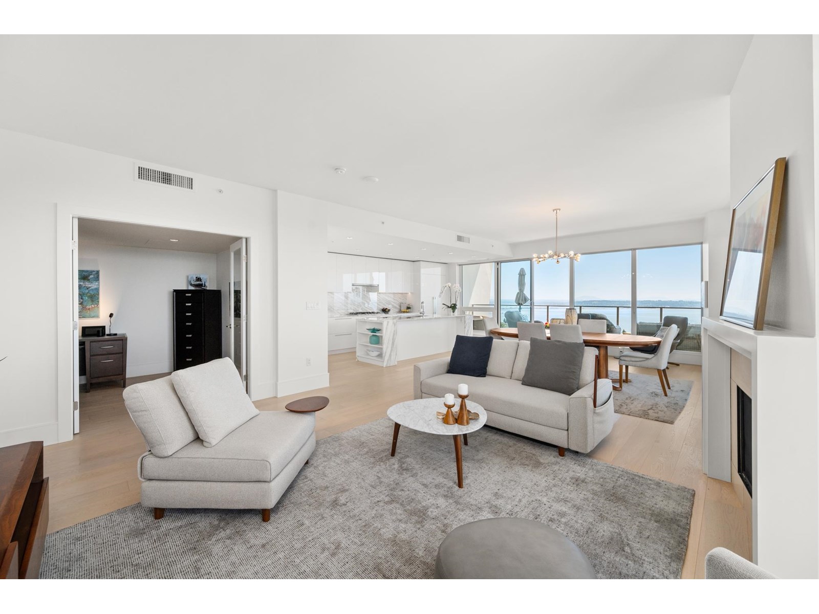 1601 1500 MARTIN STREET, White Rock