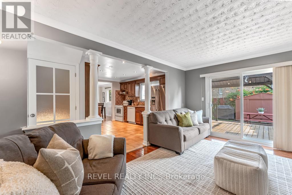 Photo 12 of 187 Guildwood Drive, Hamilton ON
