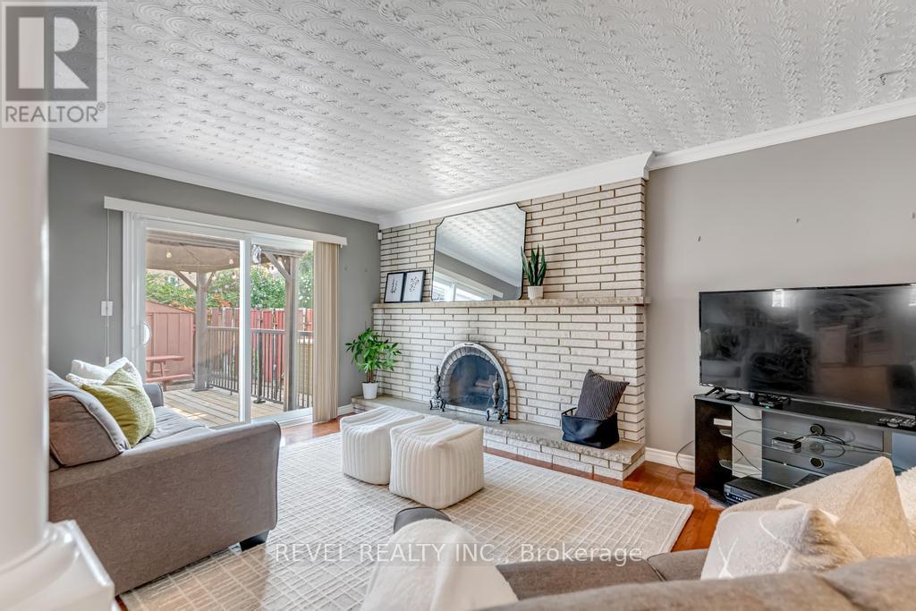 Photo 13 of 187 Guildwood Drive, Hamilton ON