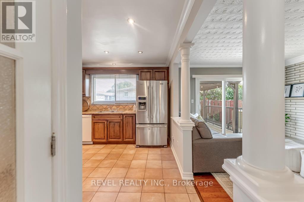 Photo 14 of 187 Guildwood Drive, Hamilton ON
