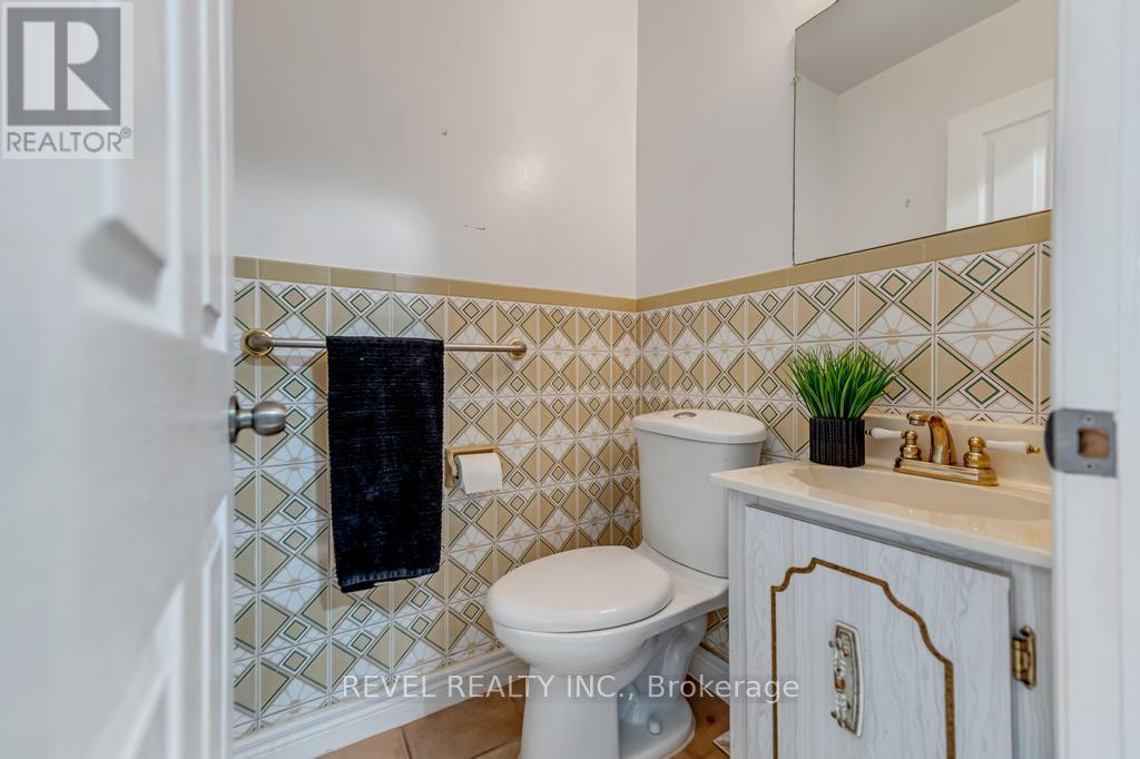 Photo 15 of 187 Guildwood Drive, Hamilton ON