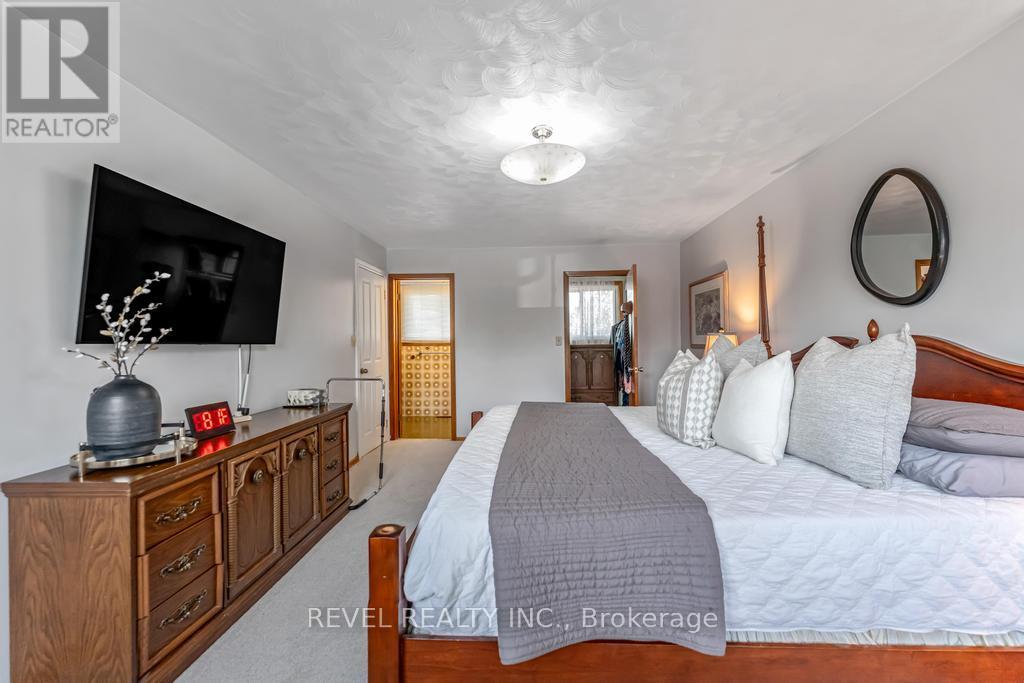 Photo 19 of 187 Guildwood Drive, Hamilton ON