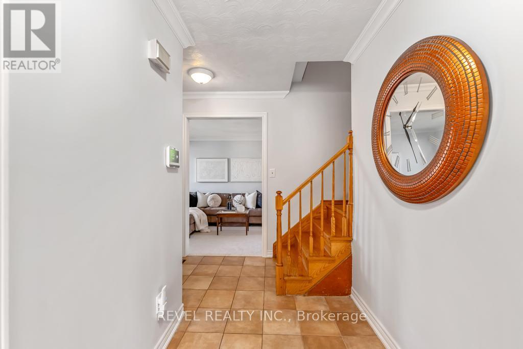 Photo 2 of 187 Guildwood Drive, Hamilton ON