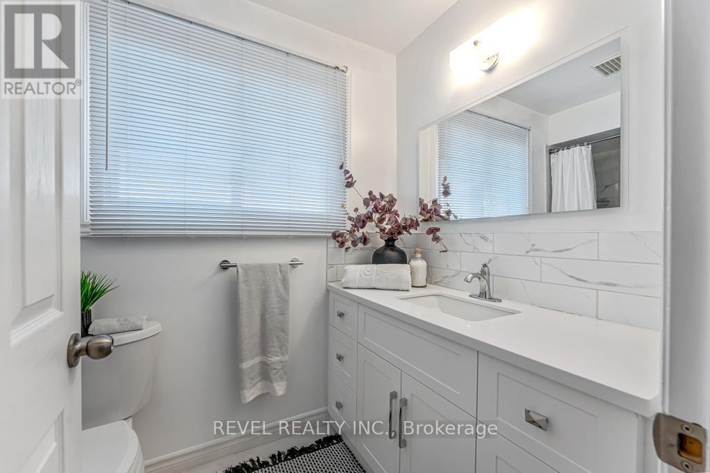 Photo 25 of 187 Guildwood Drive, Hamilton ON