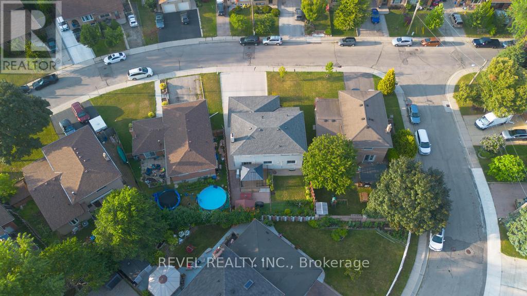 Photo 35 of 187 Guildwood Drive, Hamilton ON