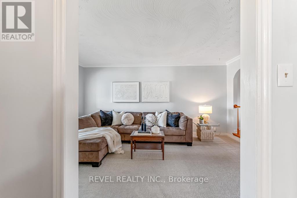 Photo 4 of 187 Guildwood Drive, Hamilton ON