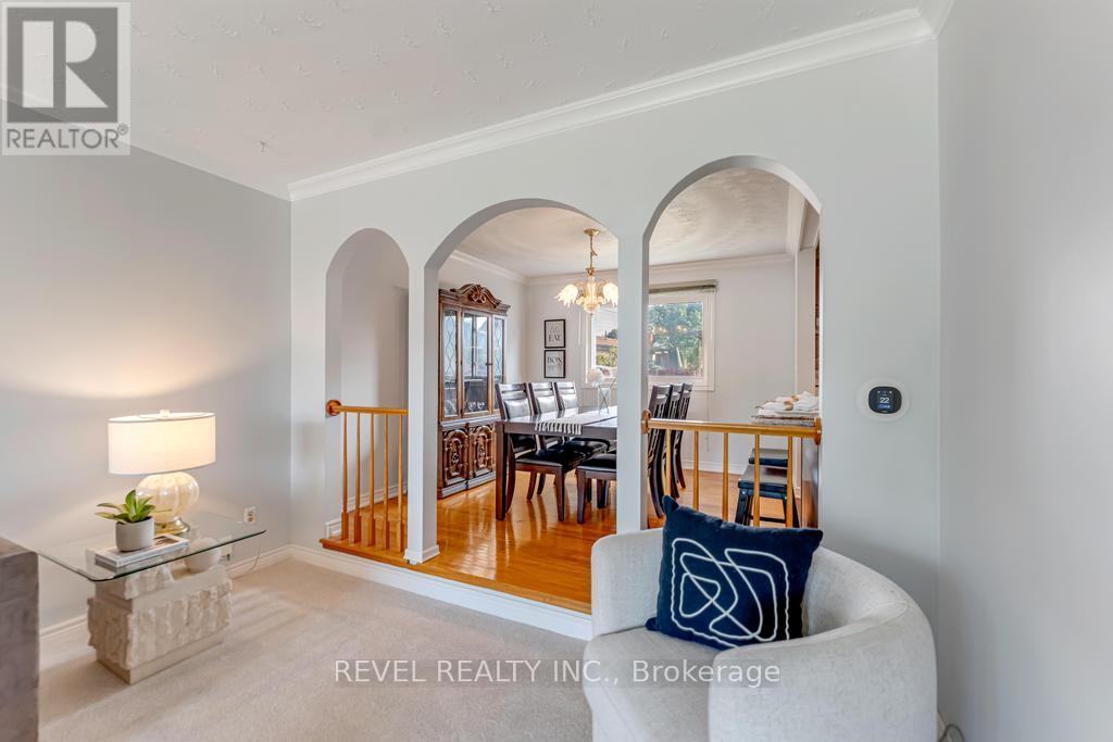 Photo 5 of 187 Guildwood Drive, Hamilton ON