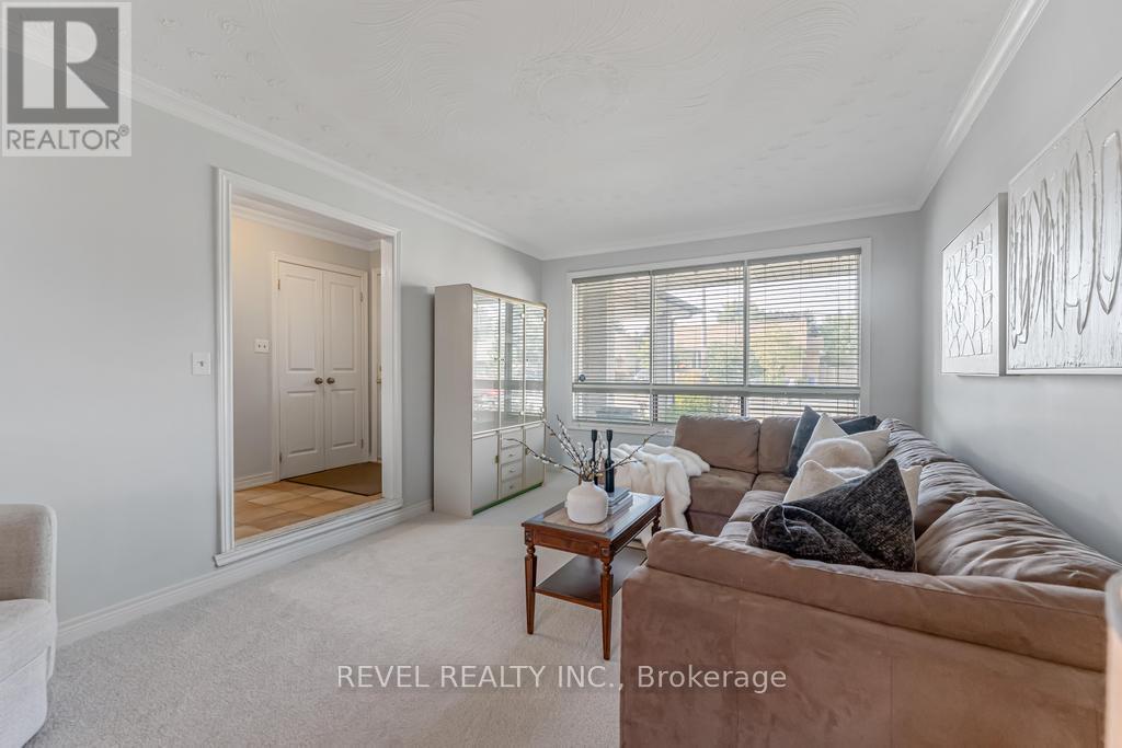 Photo 6 of 187 Guildwood Drive, Hamilton ON