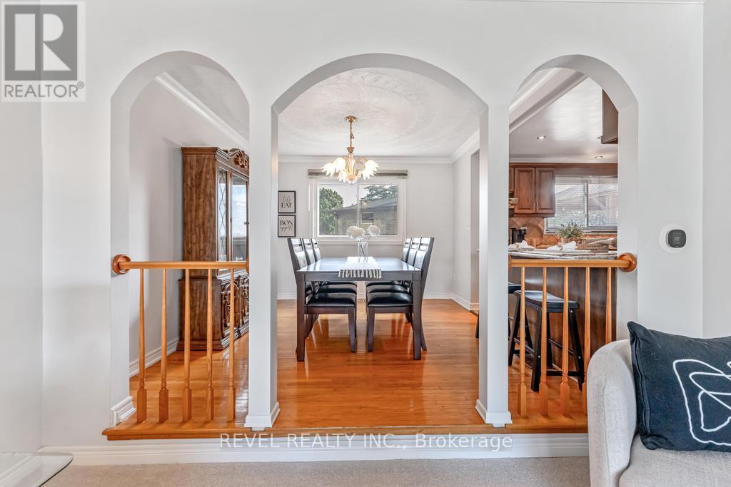 Photo 7 of 187 Guildwood Drive, Hamilton ON
