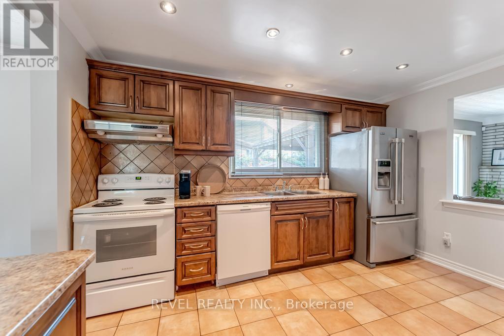 Photo 9 of 187 Guildwood Drive, Hamilton ON