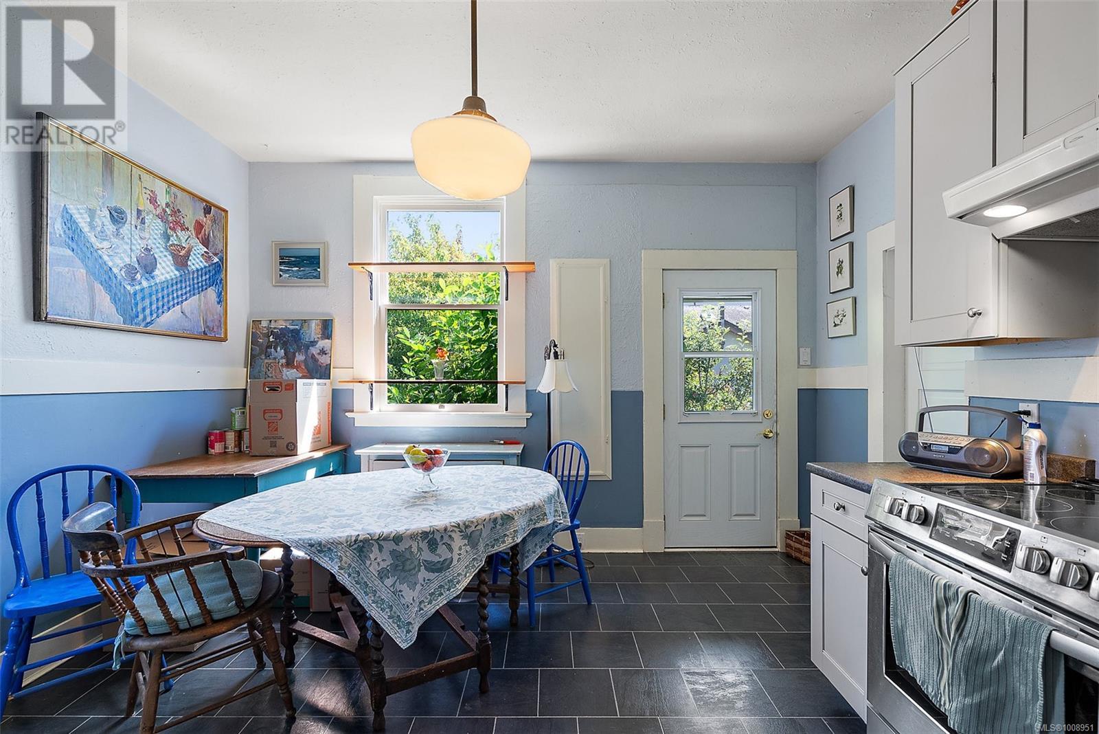 Photo 14 of 145 Medana St, Victoria BC