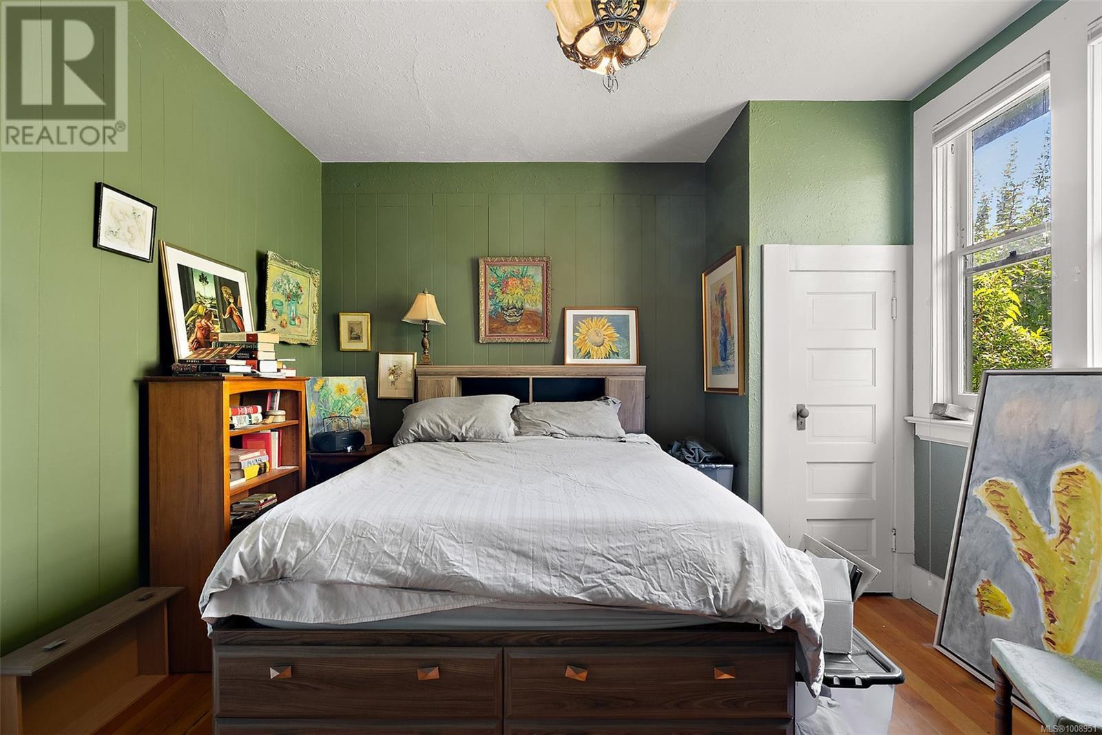 Photo 3 of 145 Medana St, Victoria BC