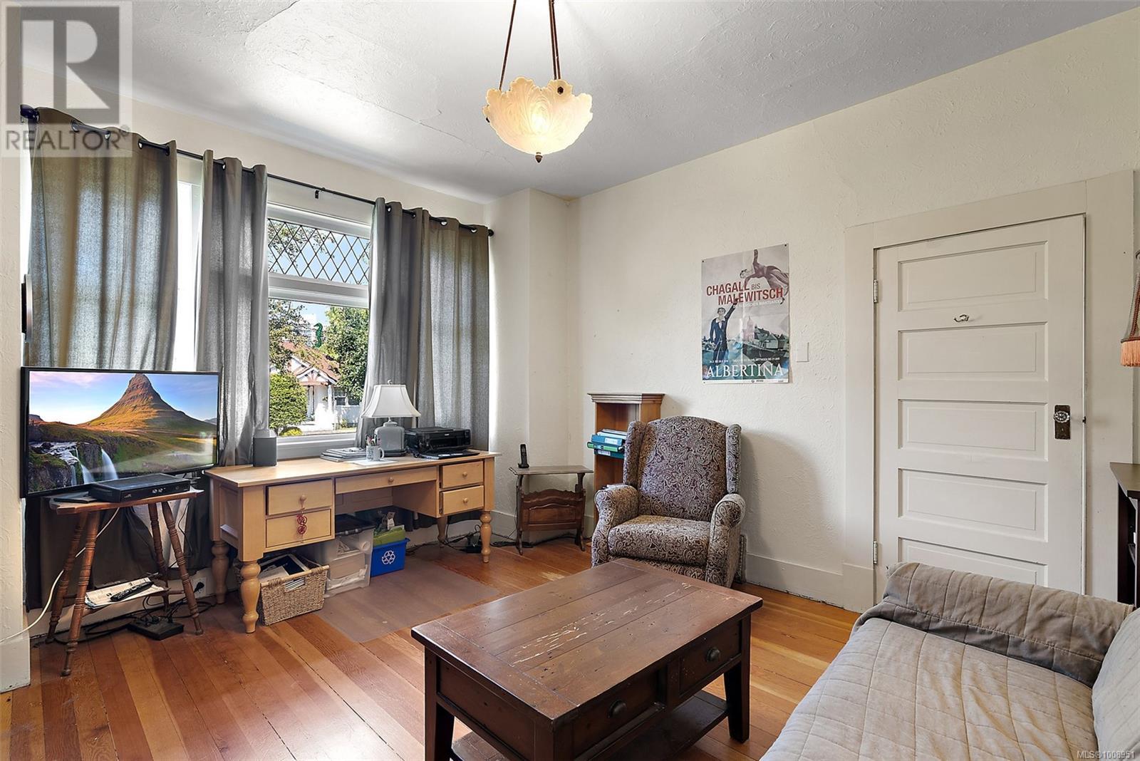 Photo 16 of 145 Medana St, Victoria BC