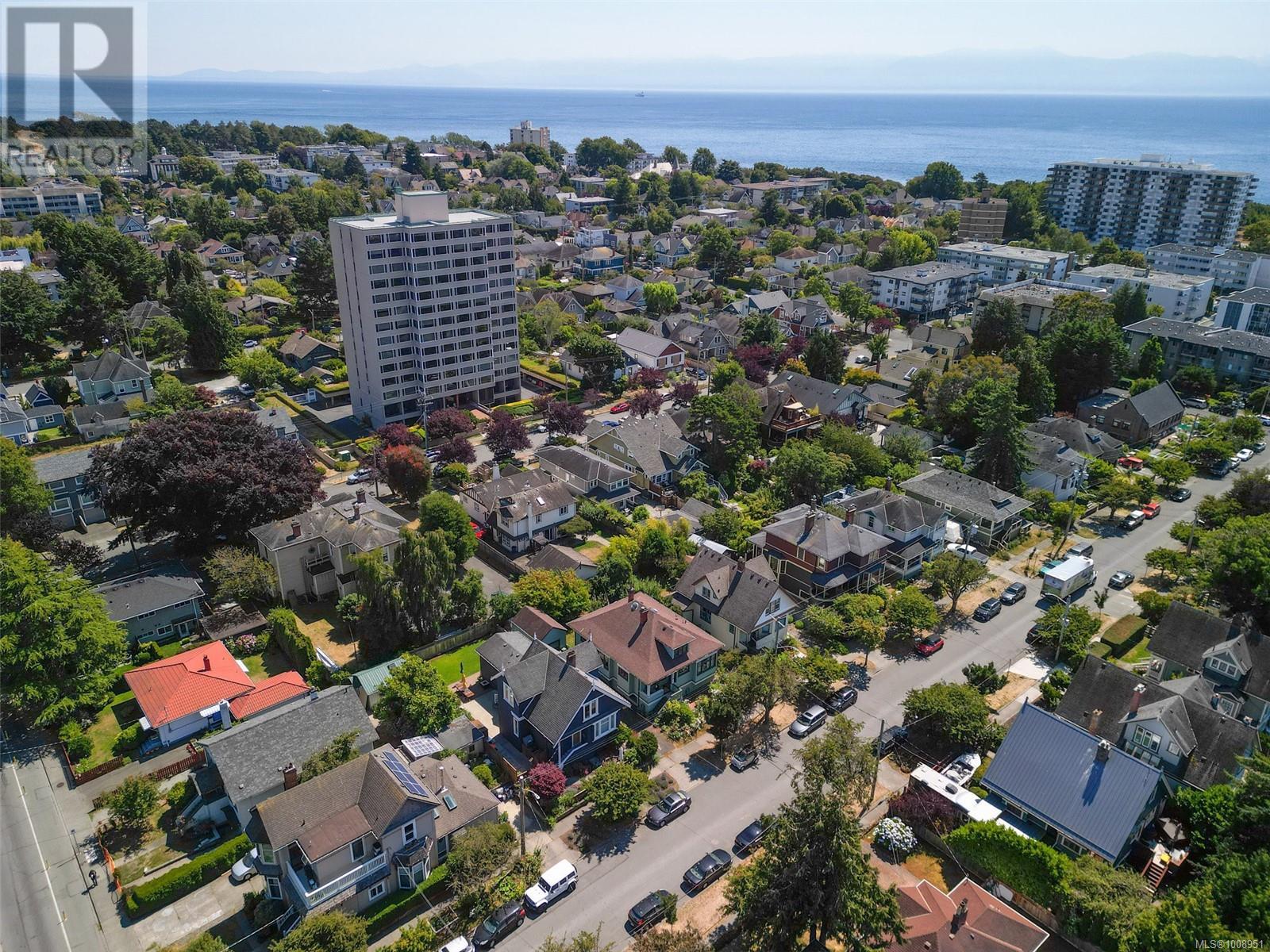 Photo 11 of 145 Medana St, Victoria BC
