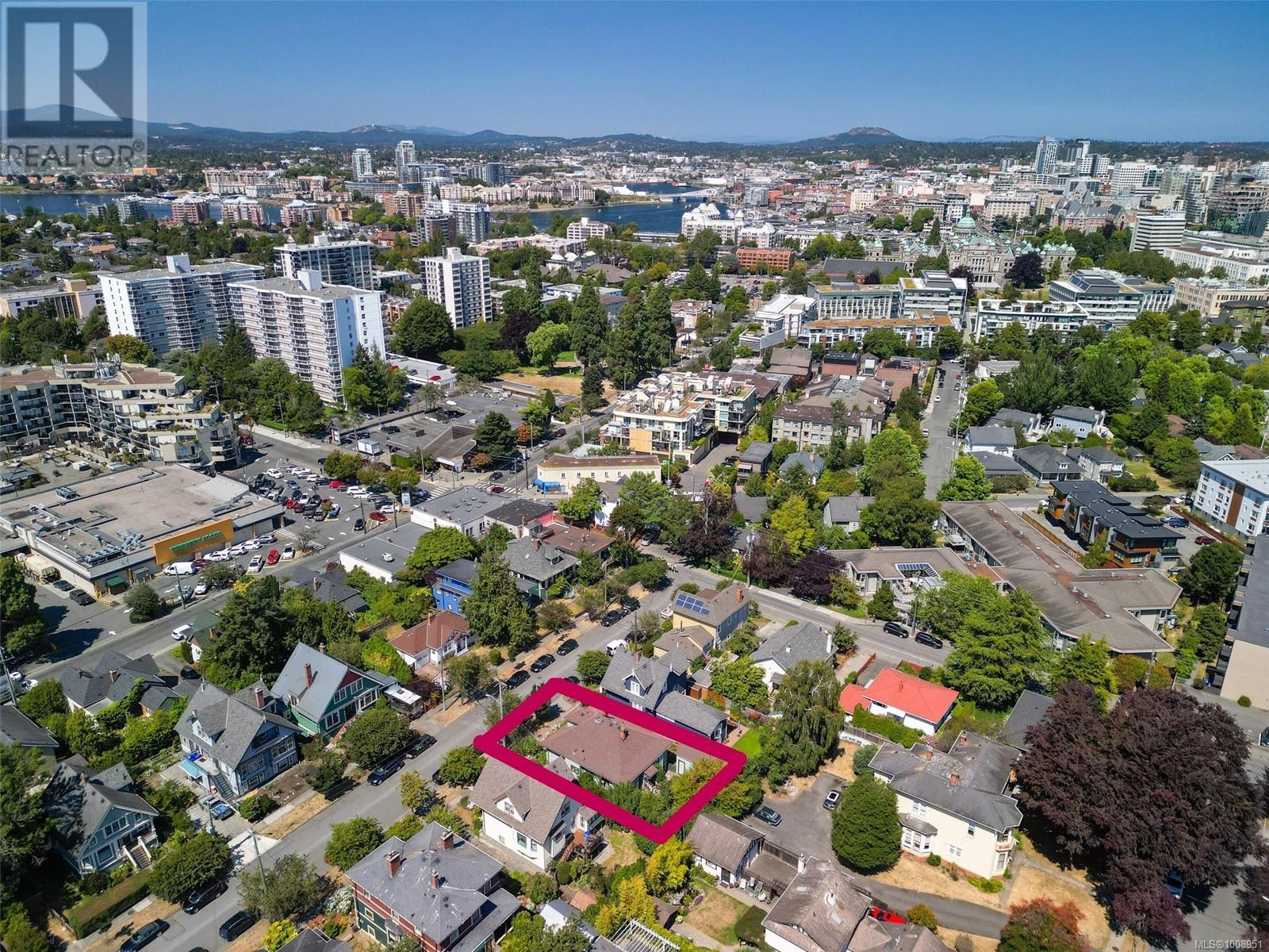 Photo 7 of 145 Medana St, Victoria BC