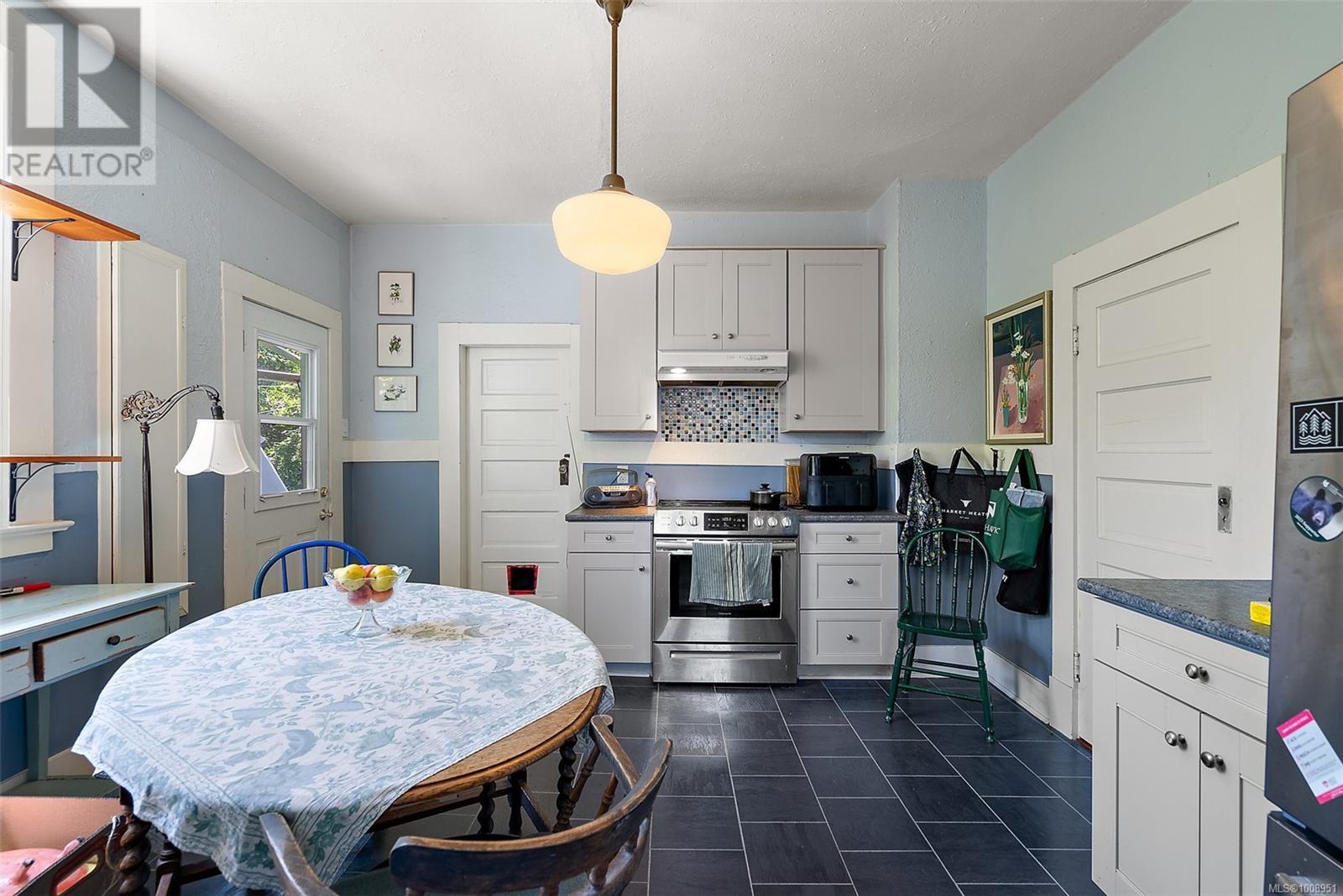 Photo 1 of 145 Medana St, Victoria BC