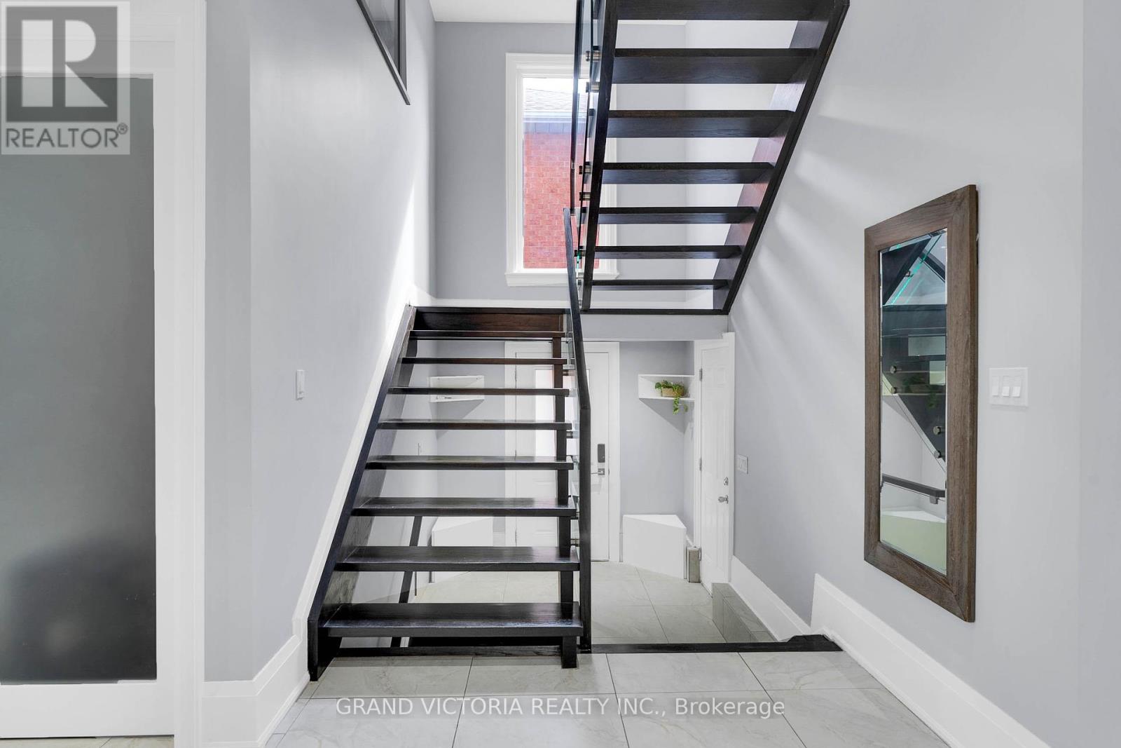 Photo 29 of 898 White Clover Way, Mississauga ON