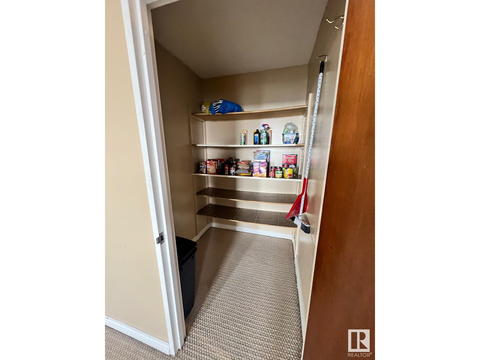 Photo 12 of 904 13910 Stony Plain Rd Rd Nw, Edmonton AB