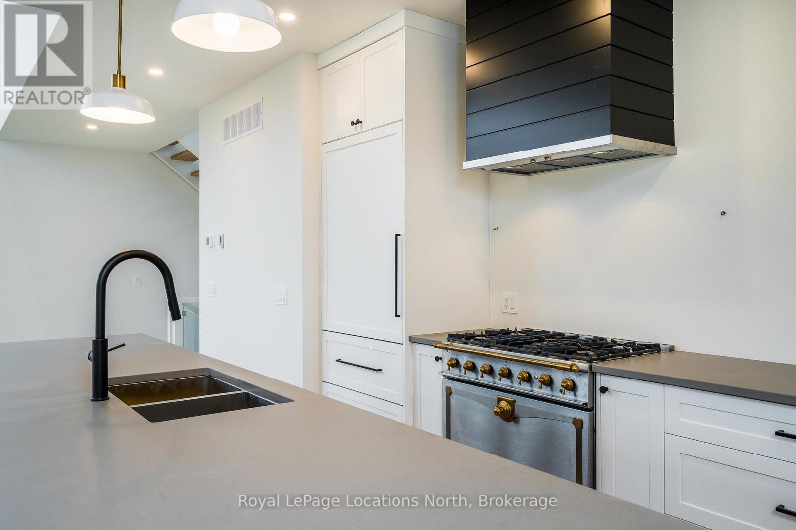 Photo 24 of 18 Melville Street, Clearview ON