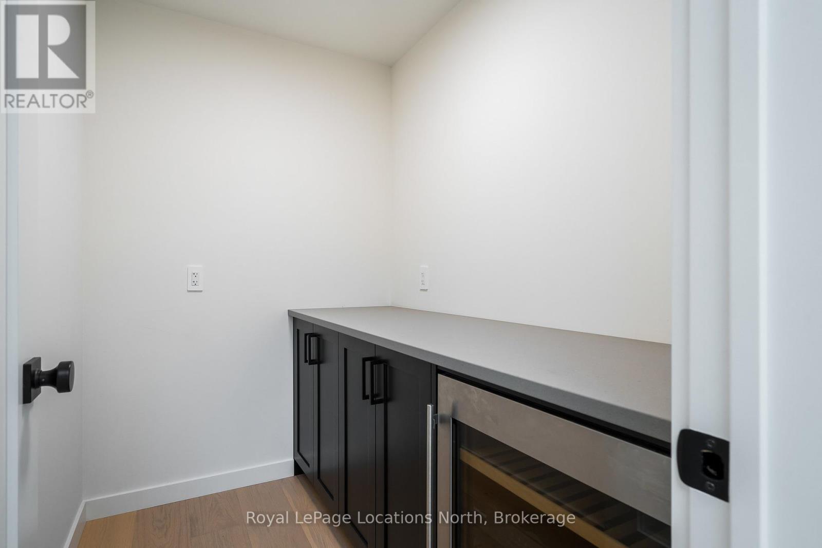 Photo 32 of 18 Melville Street, Clearview ON