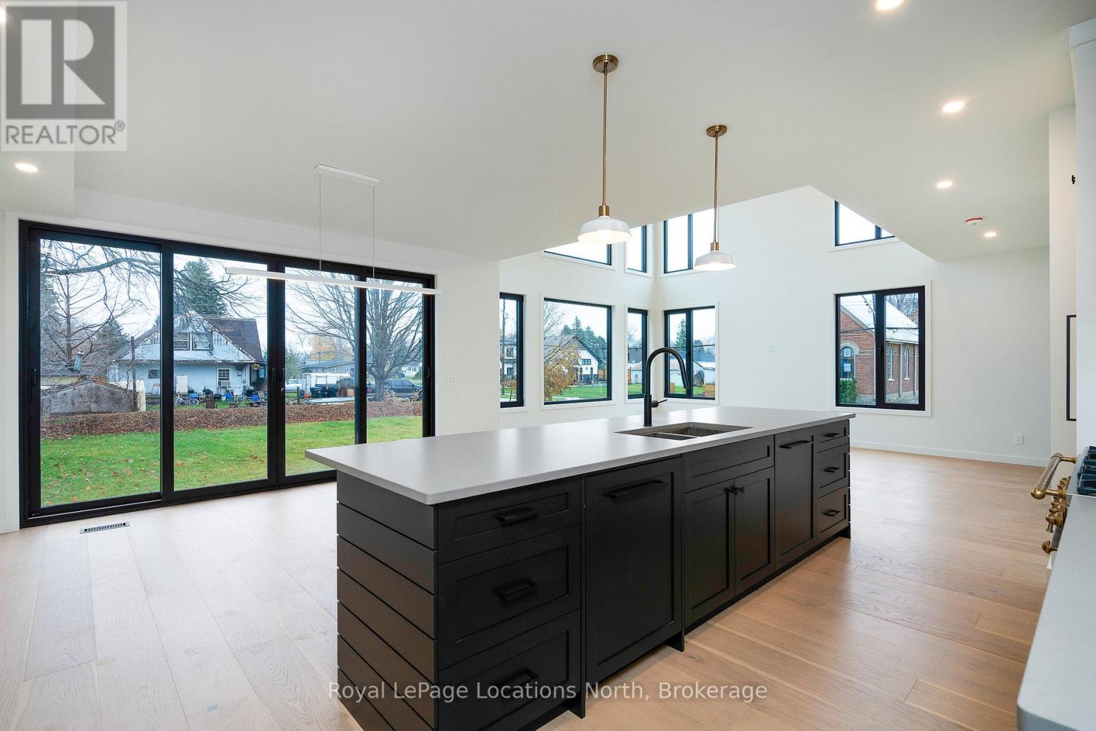 Photo 41 of 18 Melville Street, Clearview ON
