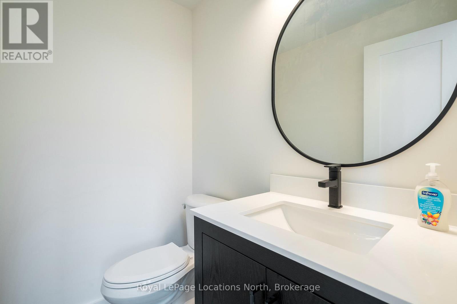 Photo 12 of 18 Melville Street, Clearview ON