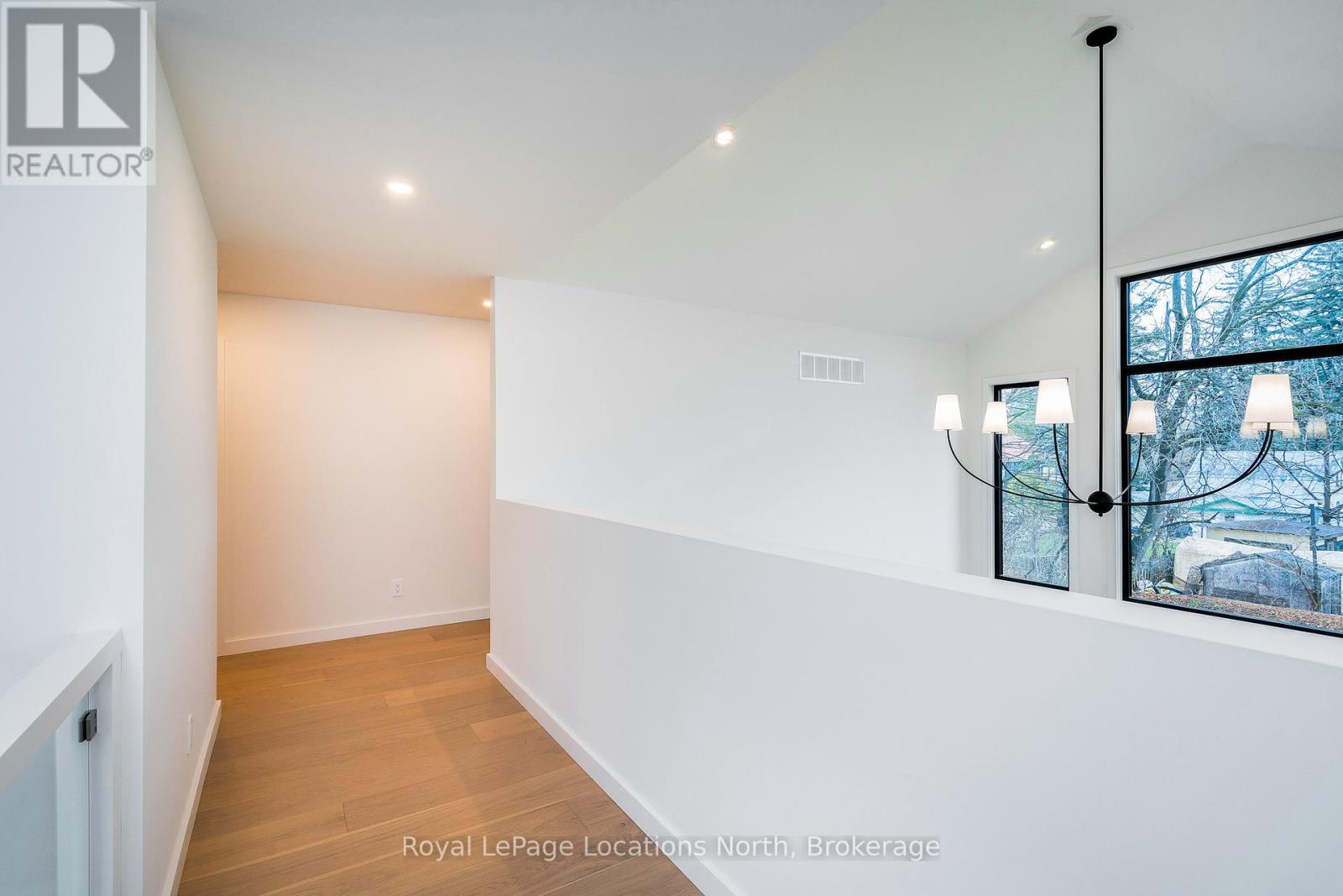 Photo 43 of 18 Melville Street, Clearview ON