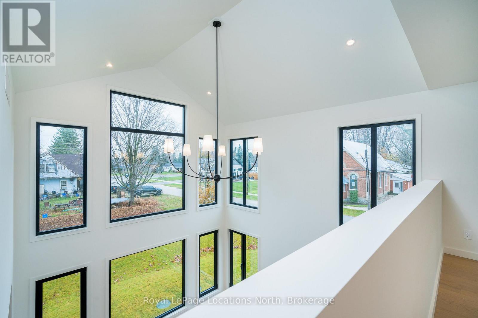Photo 40 of 18 Melville Street, Clearview ON