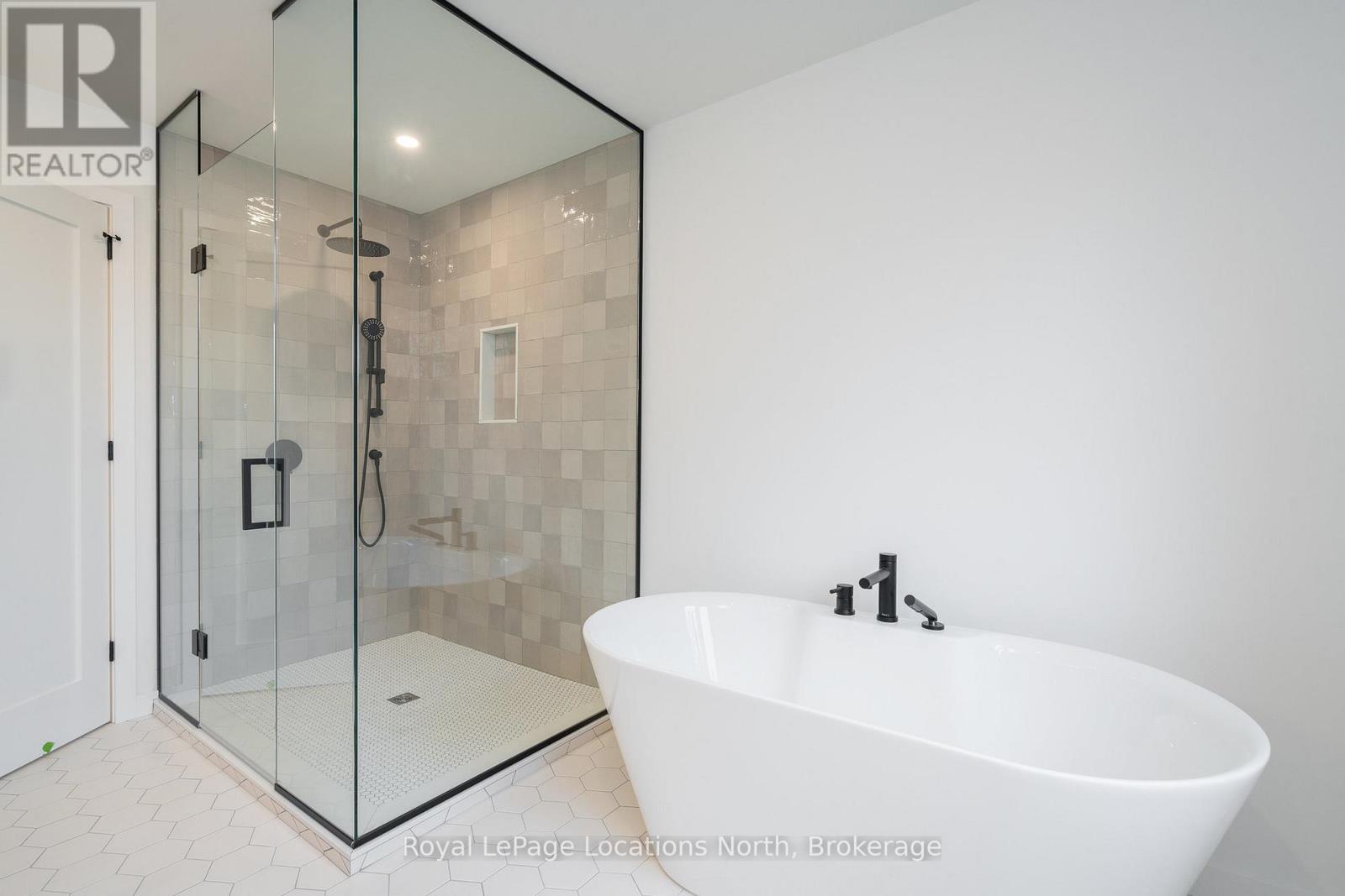 Photo 8 of 18 Melville Street, Clearview ON