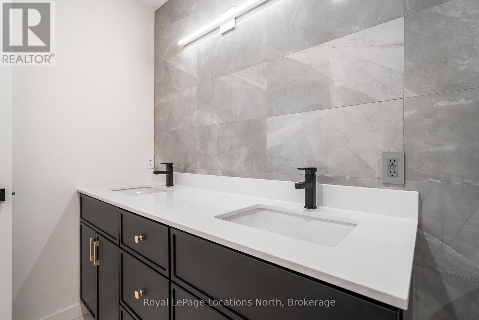 Photo 6 of 18 Melville Street, Clearview ON