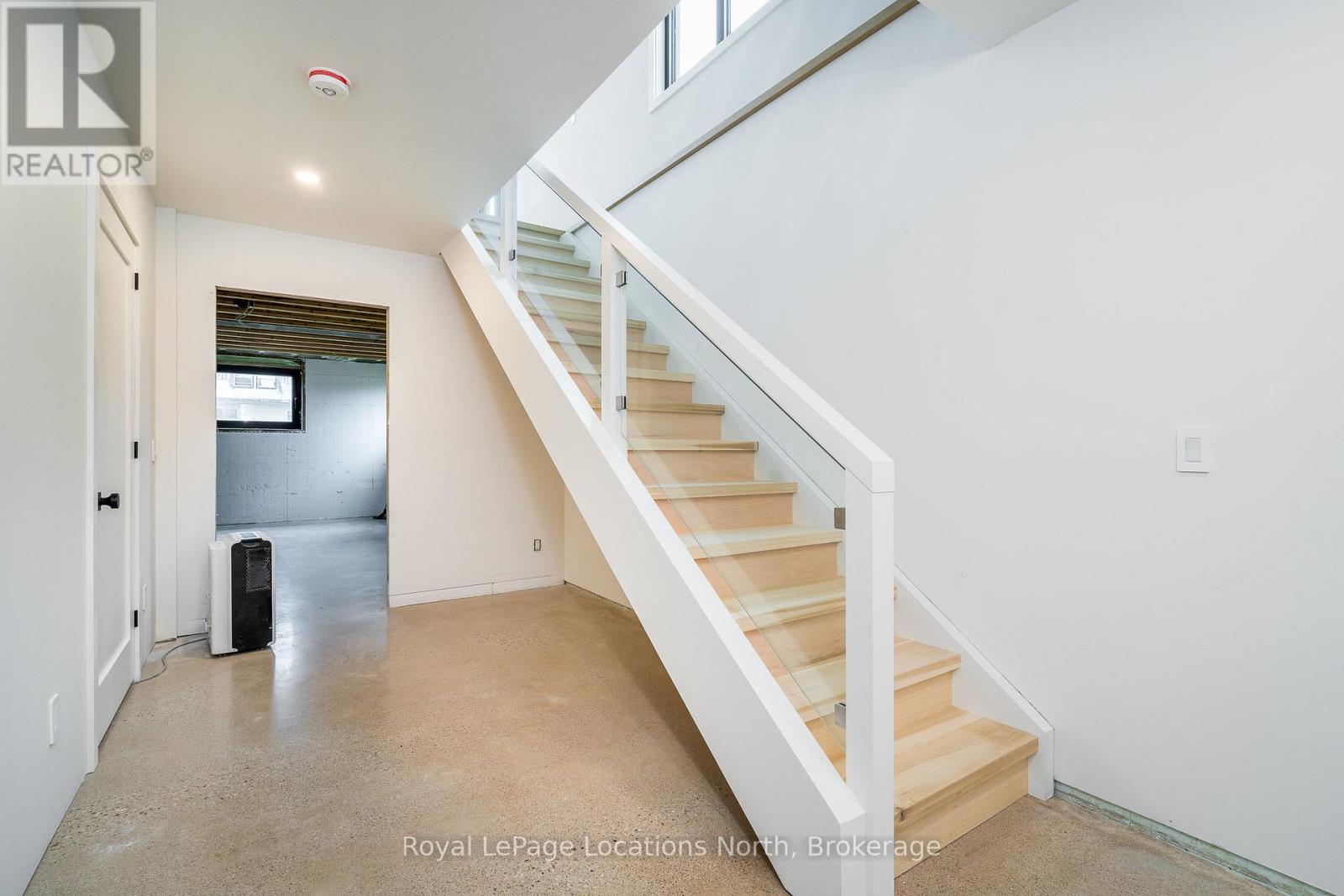 Photo 11 of 18 Melville Street, Clearview ON