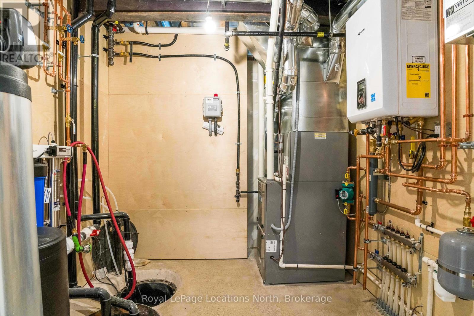 Photo 33 of 18 Melville Street, Clearview ON