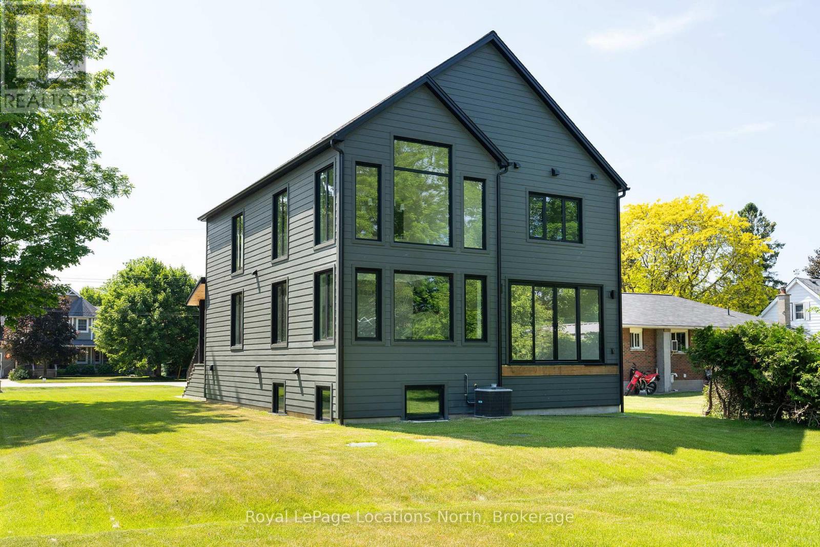 Photo 19 of 18 Melville Street, Clearview ON