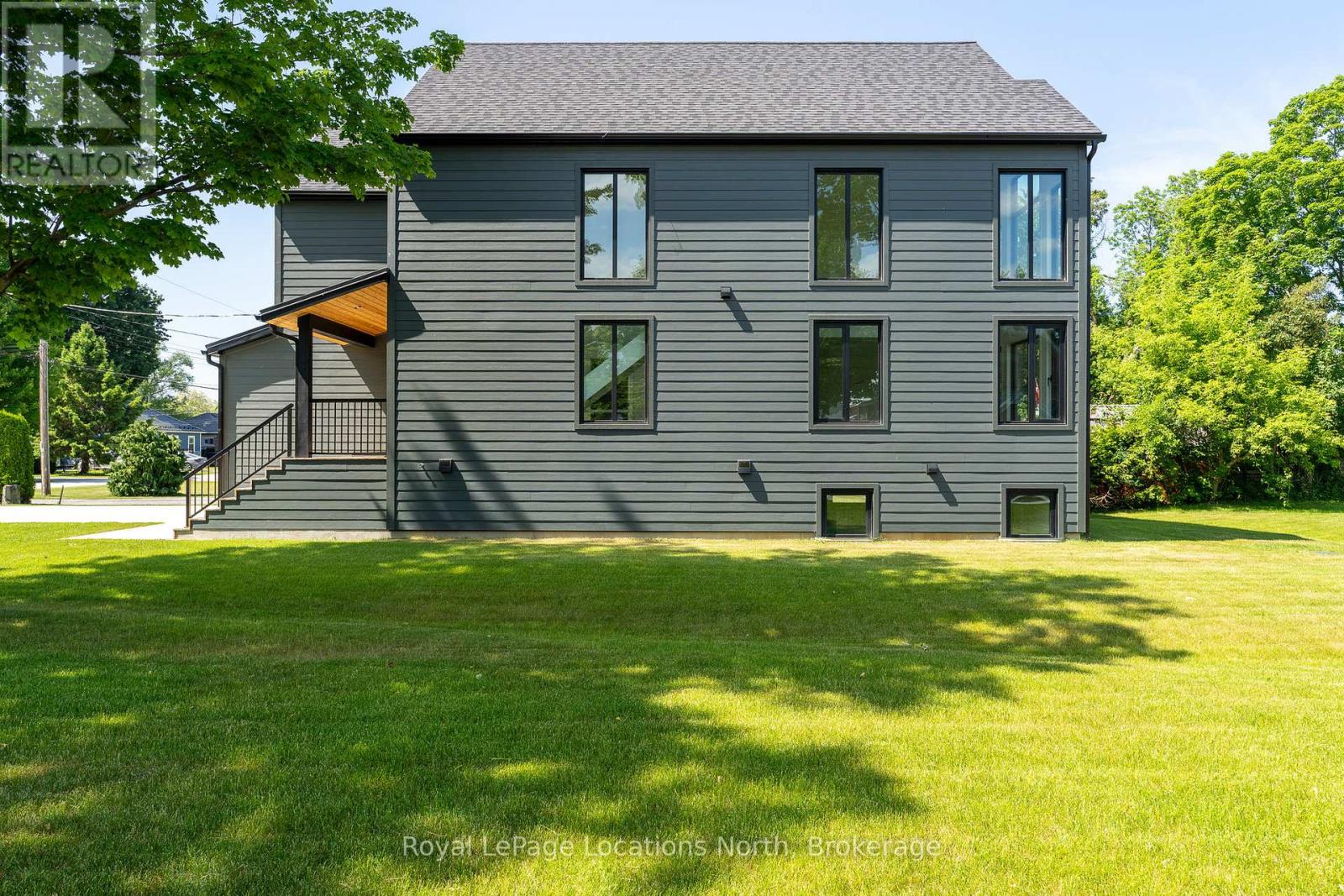 Photo 37 of 18 Melville Street, Clearview ON
