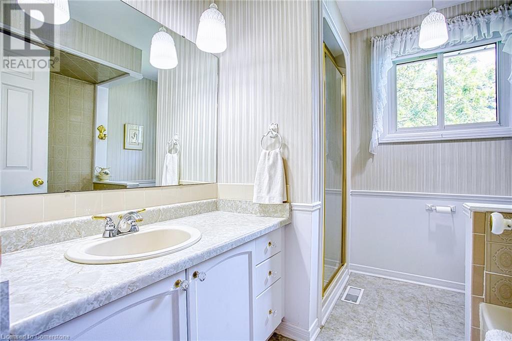 Photo 18 of 24 Samuel Road, Grimsby ON