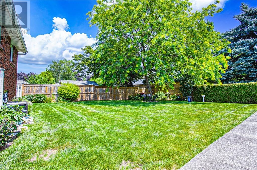 Photo 17 of 24 Samuel Road, Grimsby ON