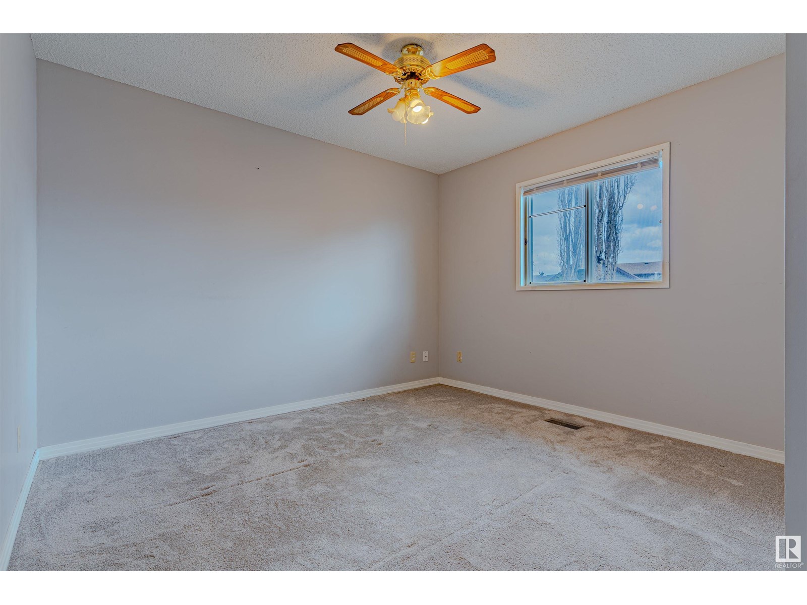 Photo 14 of 1353 39 St Nw, Edmonton AB