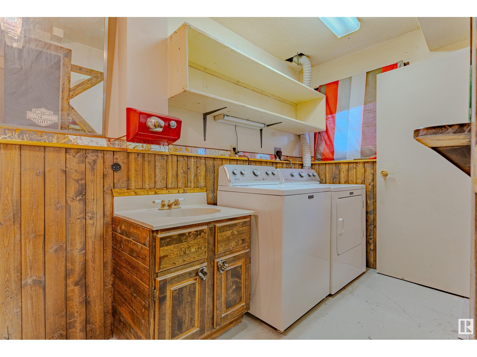 Photo 24 of 1353 39 St Nw, Edmonton AB