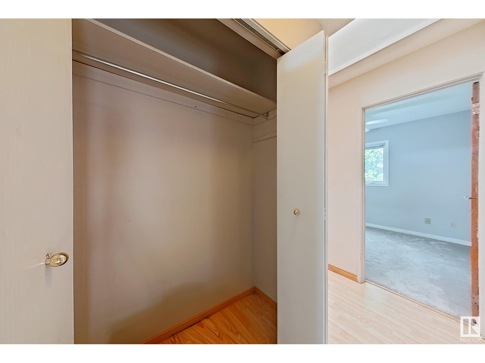 Photo 13 of 1353 39 St Nw, Edmonton AB